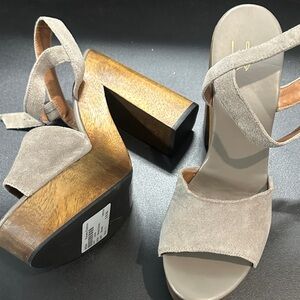 Lulu's Taupe genuine leather Suede open toe Platform square Heels size 10